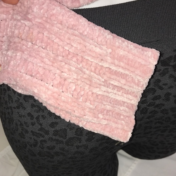 Urban Heritage BabyPink Cable Knit Cropped Sweater - Picture 10 of 13